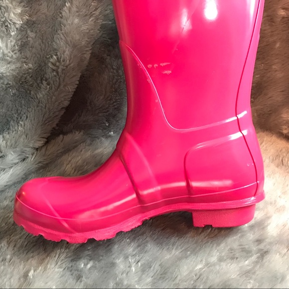 Bright, hot pink tall glossy Hunter rain boots ☔️ - Picture 8 of 8